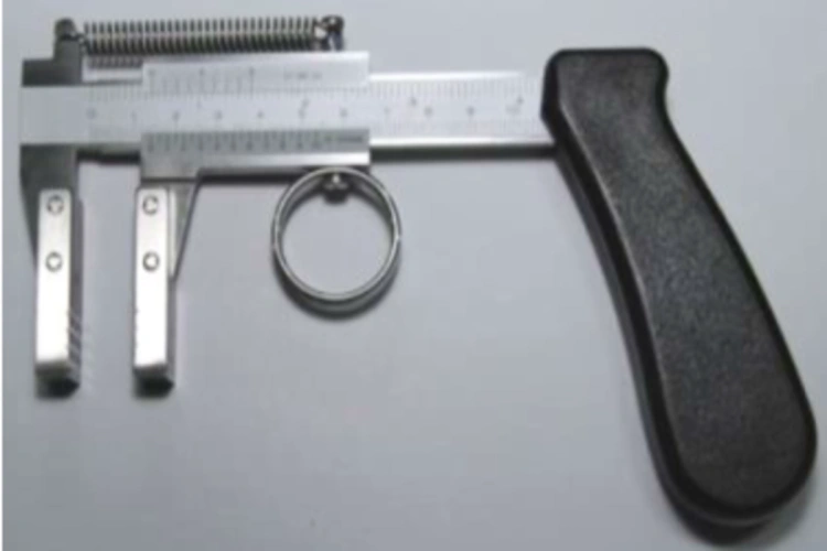 Suwmiarka analogowa.png